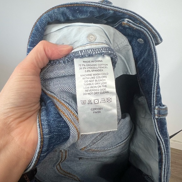 Quince Comfort Stretch High Rise Cropped Wide Leg
Jeans 26" in Medium Wash - Picture 7 of 8